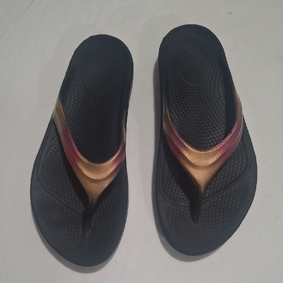 OOFOS Shoes - OOFOS Black and Gold Women's Sandals Size 8